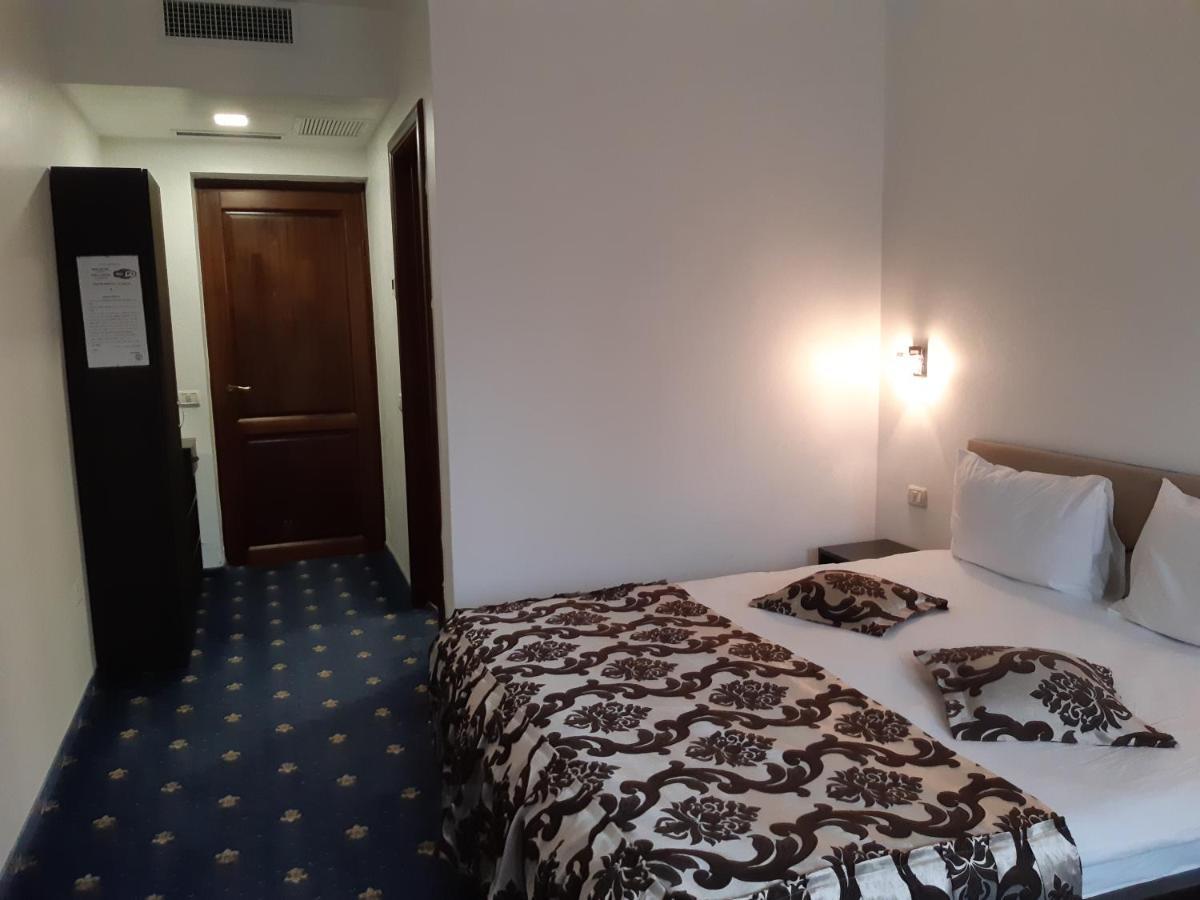 Hotel Ro&Mario Barlad Bîrlad Dış mekan fotoğraf